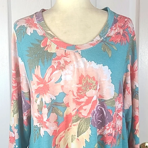 Philosophy Floral Blouse - Picture 2 of 10